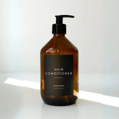 Refill-Design-Flasche aus Braunglas mit schwarzem, matten Etikett für Conditioner